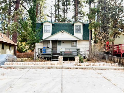 Happy Bear Cabin - Hike Bike & More Cabin in Big Bear