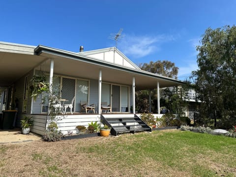 Property building, Patio, Day, Garden, Garden view