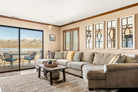 The Adler's Nest - Lakefront with Pool Spa and Summer Dock House in Big Bear