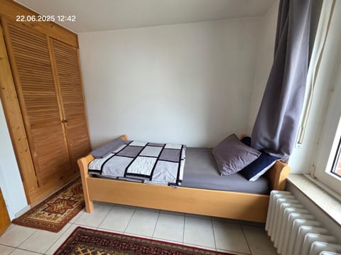 Ein bequemes Zimmer in einer ruhigen Umgebung Näher Zentrum mit gemeinsam genutzte Bad und Küchengeräte Vacation rental in Kleve