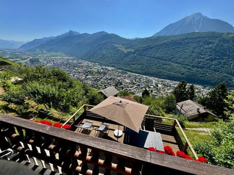 Chalet avec vue panoramique sur les montagnes Chalet in Canton of Valais