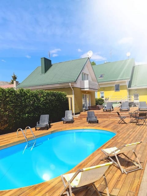 Property building, Day, Balcony/Terrace, Pool view, Swimming pool, sunbed