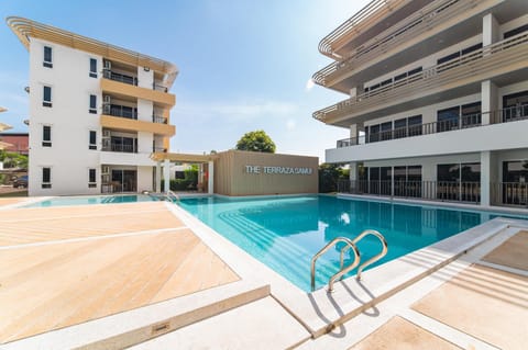 Property building, Pool view, Swimming pool, sunbed