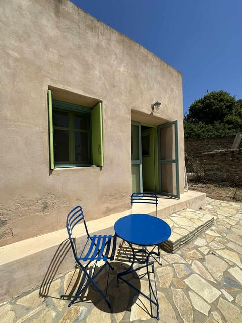 Property building, Patio, Balcony/Terrace