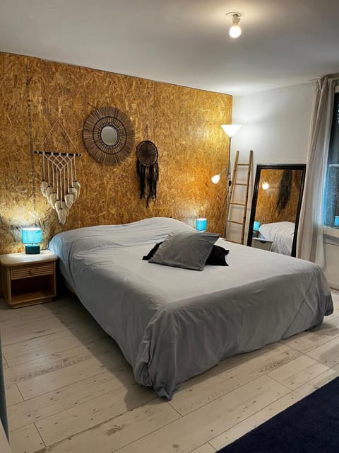 Bed, Photo of the whole room, Bedroom