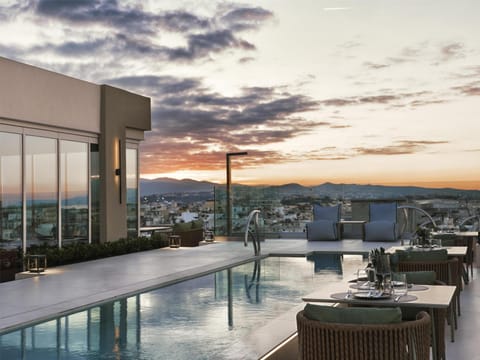 Restaurant/places to eat, Restaurant/places to eat, Swimming pool