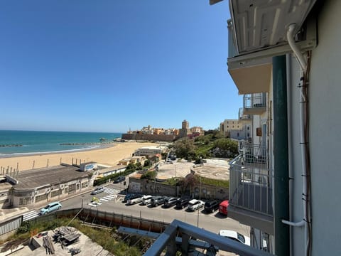 Property building, Sea view, Location