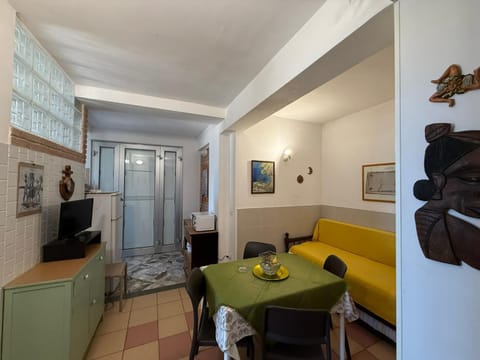 Communal lounge/ TV room, TV and multimedia, Living room, Seating area, Evening entertainment