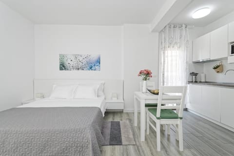 Kitchen or kitchenette, Photo of the whole room, Dining area, Bedroom