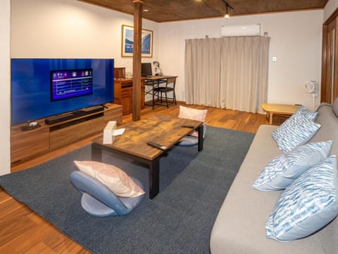 TV and multimedia, Living room, Seating area