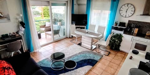 Communal lounge/ TV room, Living room, Seating area