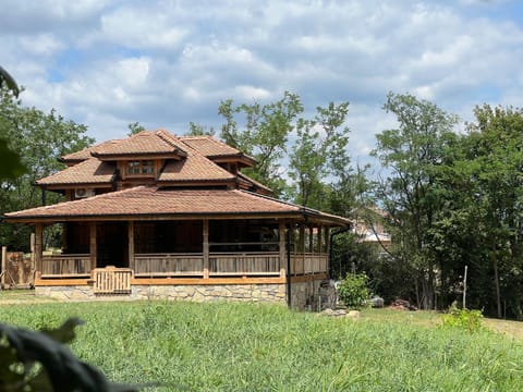 Property building, Day, Natural landscape, Garden, Garden view