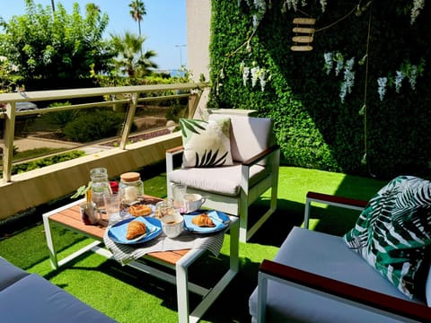 Beach Studio in Golfe-Juan near Cannes and Antibes Apartment in Antibes