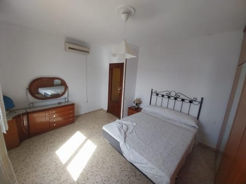Photo of the whole room, air conditioner