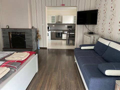 Bed, Living room