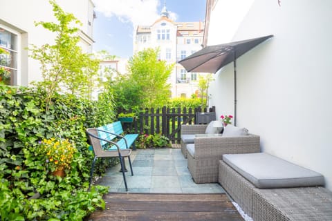 Facade/entrance, Day, Garden, View (from property/room), Balcony/Terrace, Balcony/Terrace, Garden view