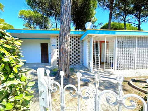 Property building, Facade/entrance, Garden