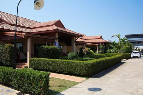Patio, Facade/entrance, Garden, Balcony/Terrace, On site