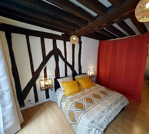 Bed, Night, Photo of the whole room, Bedroom, heating