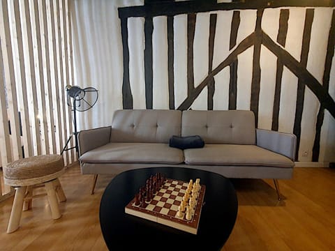 Communal lounge/ TV room, Bed, Night, Living room, Seating area, Meals, internet