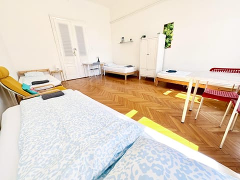 Bed, Photo of the whole room, Seating area, Dining area, Bedroom, towels, wardrobe