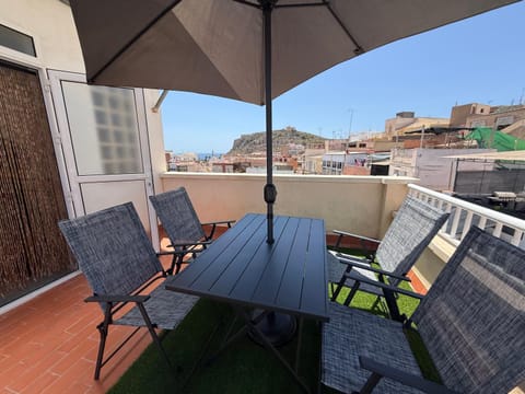 Balcony/Terrace, Dining area, Mountain view