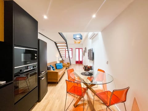 Communal lounge/ TV room, TV and multimedia, Kitchen or kitchenette, Living room, Dining area, oven