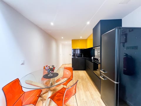 TV and multimedia, Kitchen or kitchenette, Living room, Dining area, oven