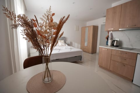 Bed, Kitchen or kitchenette, Photo of the whole room, Bedroom, wardrobe