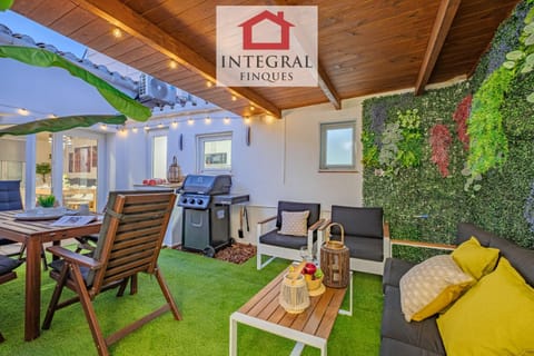 Patio, Off site, Day, Garden, furniture