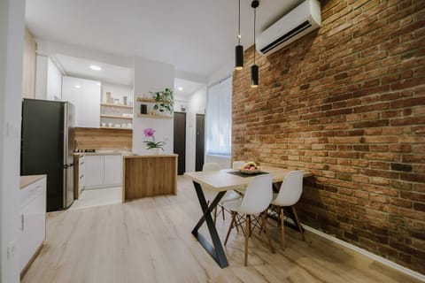 Coffee/tea facilities, Living room, Other, Photo of the whole room, Decorative detail, Dining area