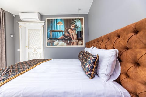 Bed, Photo of the whole room, Bedroom, air conditioner