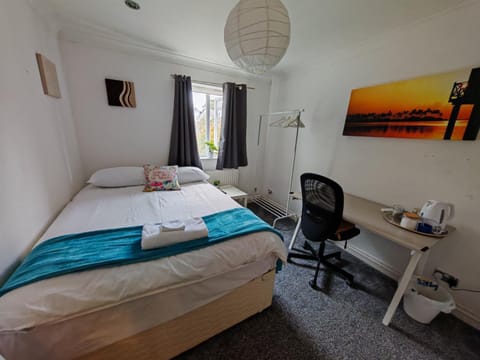 Double Rooms near Bournemouth Hospital ensuite or shared bathroom options Vacation rental in Bournemouth