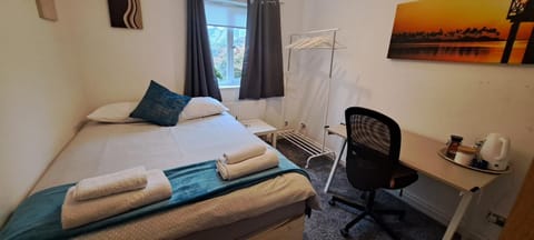 Double Rooms near Bournemouth Hospital ensuite or shared bathroom options Vacation rental in Bournemouth