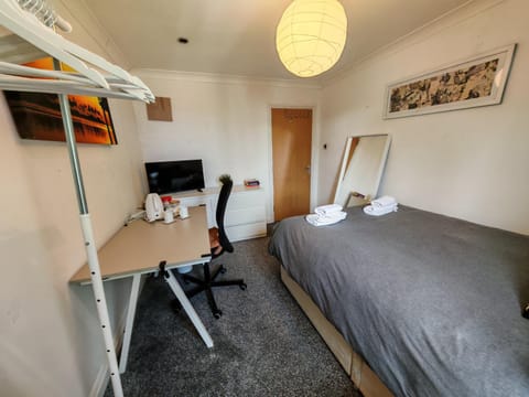 Double Rooms near Bournemouth Hospital ensuite or shared bathroom options Vacation rental in Bournemouth