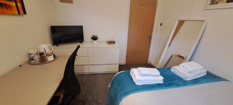Double Rooms near Bournemouth Hospital ensuite or shared bathroom options Vacation rental in Bournemouth