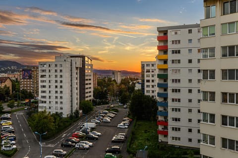 Property building, Day, Natural landscape, Bird's eye view, City view, Mountain view, Sunset, Parking
