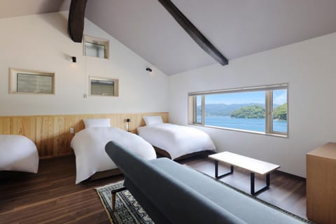 Bed, Natural landscape, Photo of the whole room, Bedroom