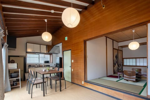 TV and multimedia, Kitchen or kitchenette, Dining area, microwave, air conditioner