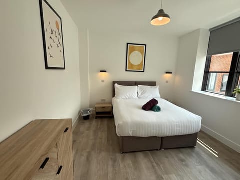 Bed, Bedroom, towels