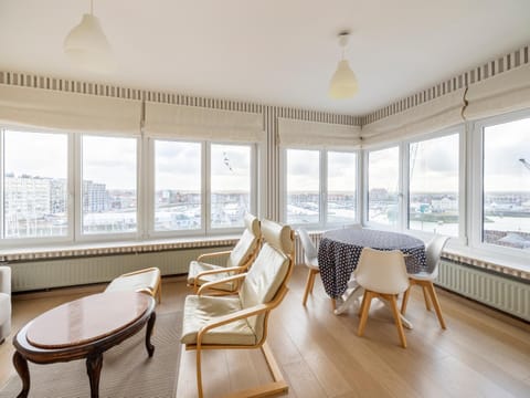 Living room, Seating area, internet