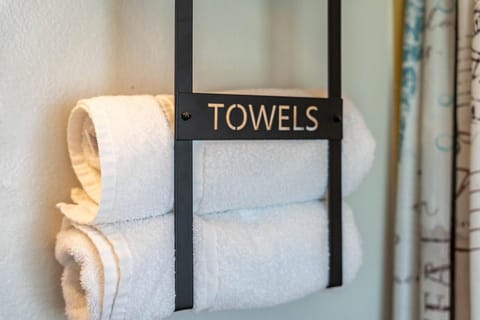 Vintage Charm, Waterfront with Screened Porch House in Port Charlotte