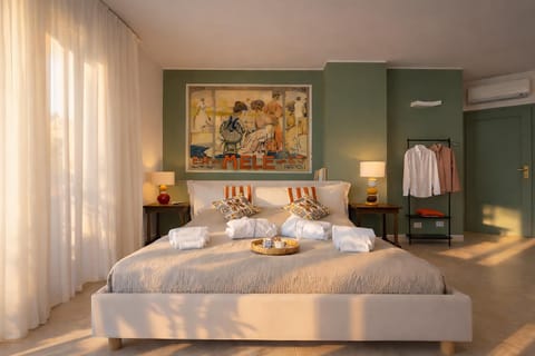 Bed, Photo of the whole room, Bedroom, towels, wardrobe, air conditioner