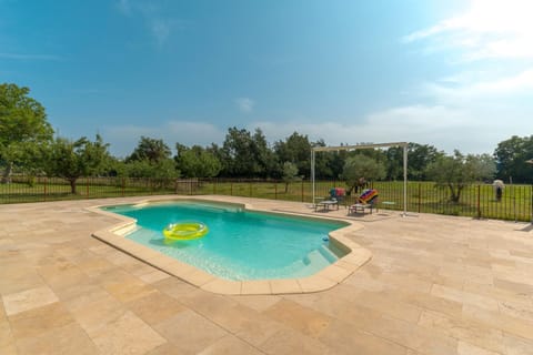 Le Pas Des Lanciers Apartment in Mallemort