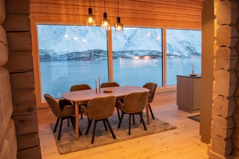 Dining area, Mountain view