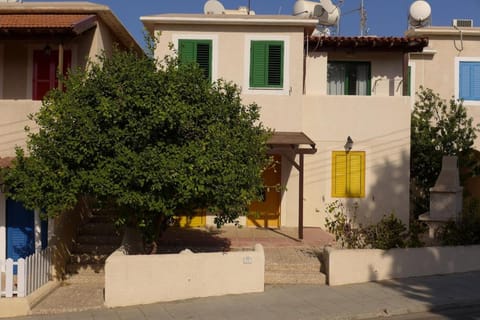 Property building, Day