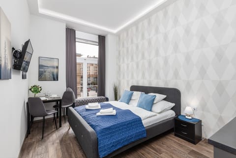 Bed, TV and multimedia, Photo of the whole room, Seating area, Bedroom, towels