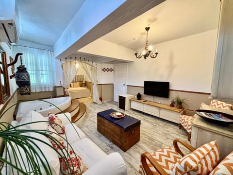 Communal lounge/ TV room