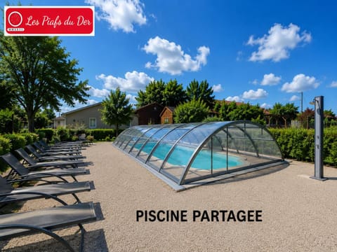 Shower, Swimming pool, sunbed