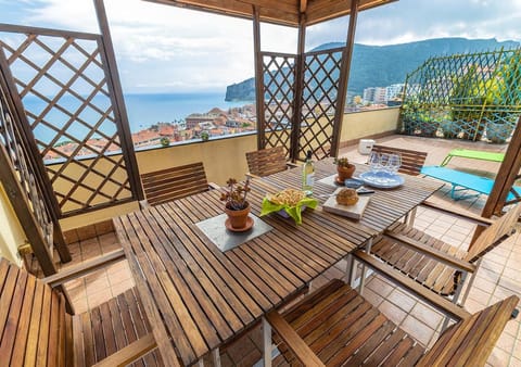 View (from property/room), Balcony/Terrace, Balcony/Terrace, Dining area, Sea view, sunbed